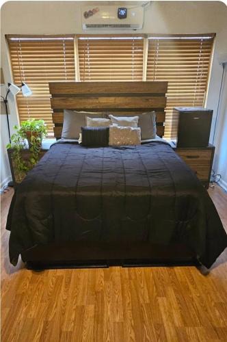 Dallas House | Comfy Spacious Private Room 1 with Attached Bath