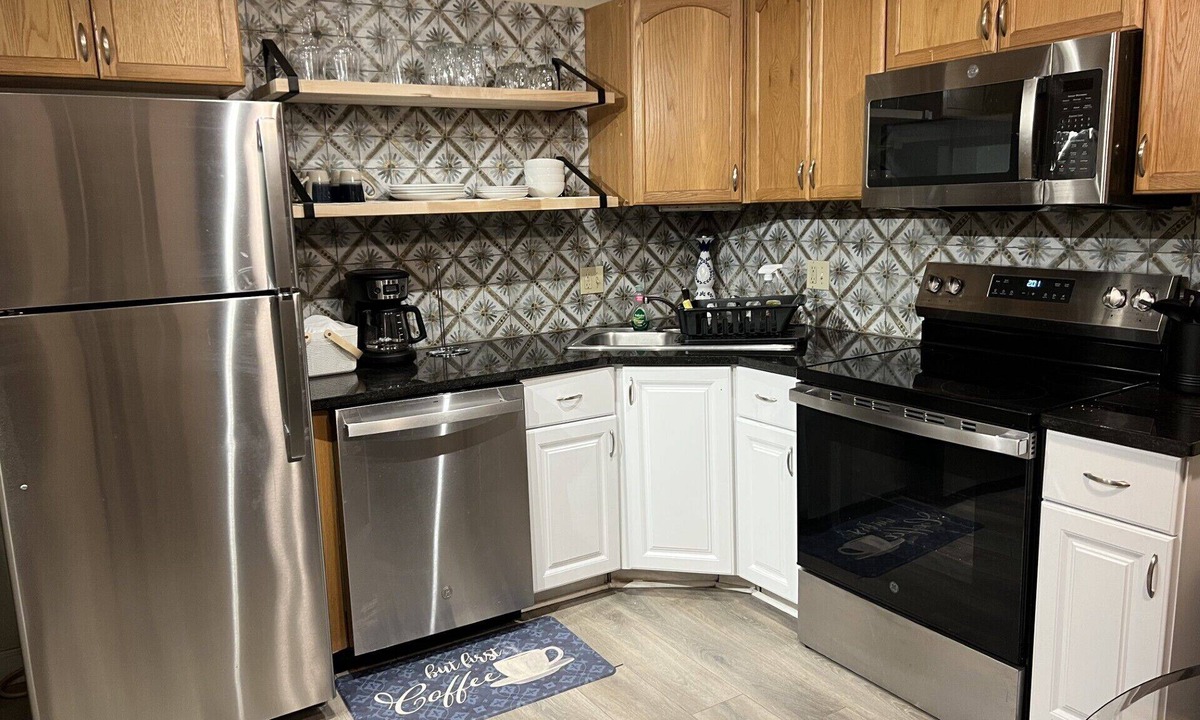 Beauregard Town Historic District Apartment | Complete Remodel 1 Block From the River Center, Minutes to LSU
