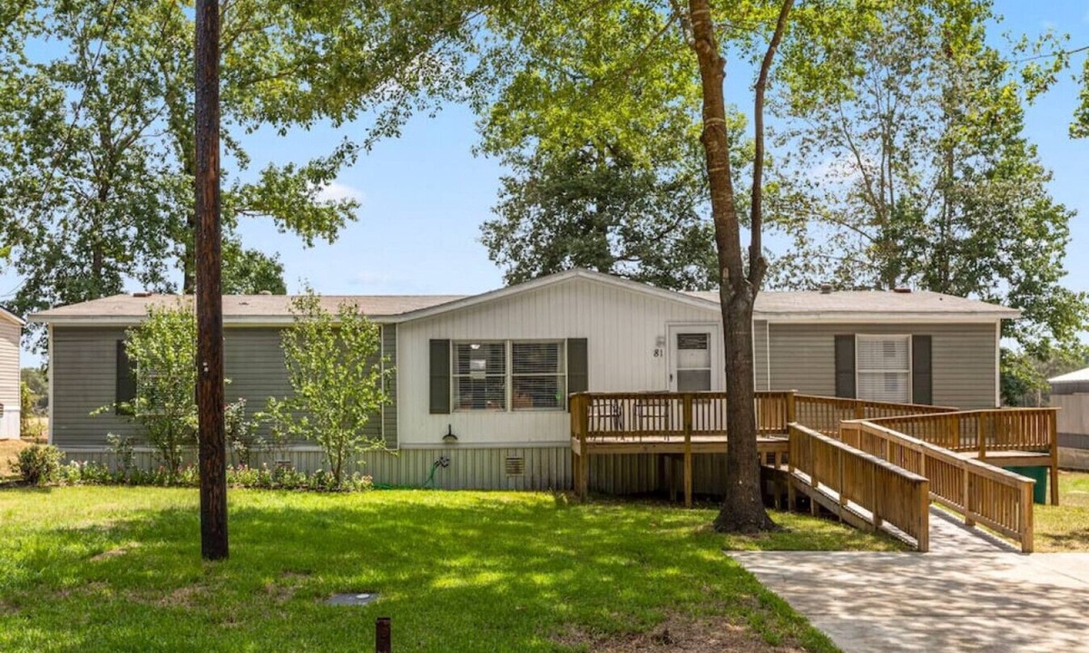 Conroe House | Conroe 3BR Sleeps 12 | Wheelchair-Accessible, Fenced Yard, Pet-Friendly