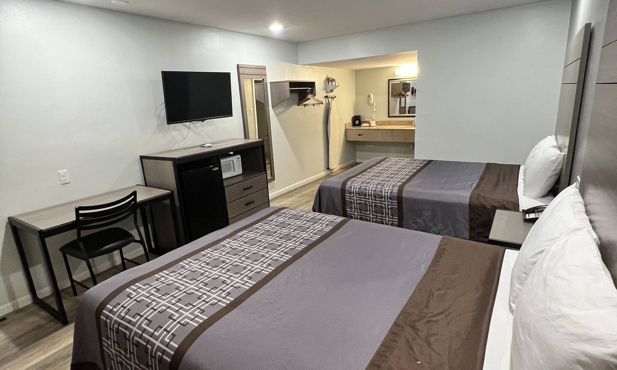 Nacogdoches Hotel | Continental Inn & Suites Nacogdoches TX/SFA University/Downtown
