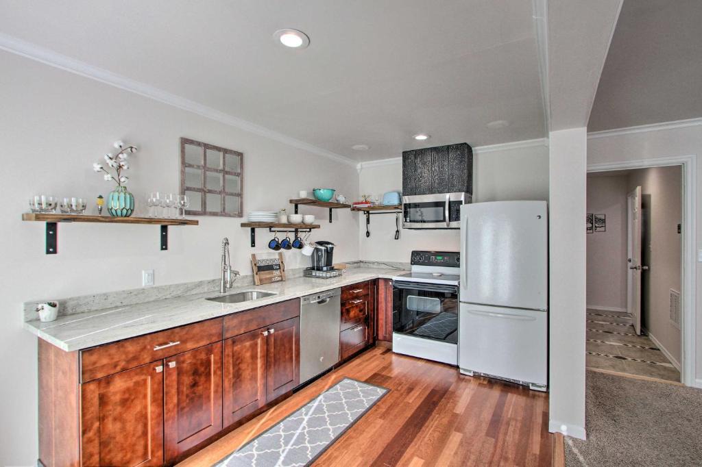 Burien House | Convenient Burien Getaway: 12 Mi to Dtwn SEA!