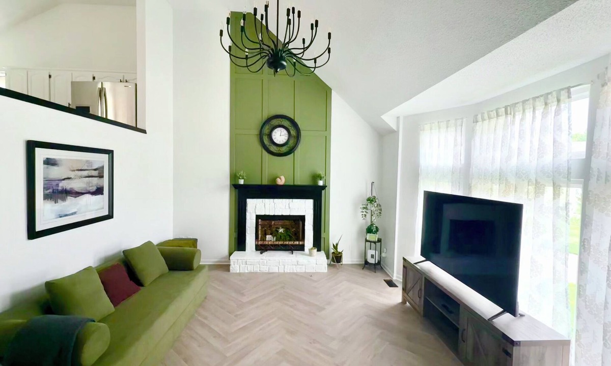 Overland Park House | Conveniently located Spacious Home for Families or Large Groups in Overland Park