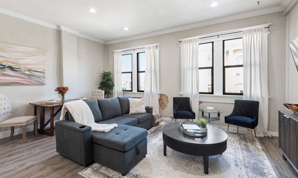 McKinney Apartment | Conveniently located on historic downtown McKinney square