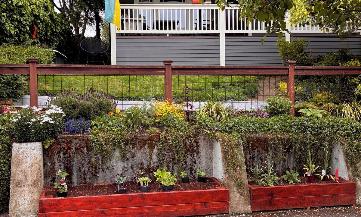 North Beacon Hill Apartment | Cool apartment in vibrant Seattle neighborhood.Restaurants, bars and Light Rail.