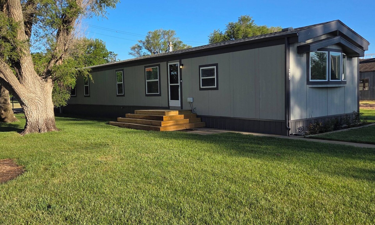 Copeland House | Copeland Family Getaway / Cozy Home on Main Street
