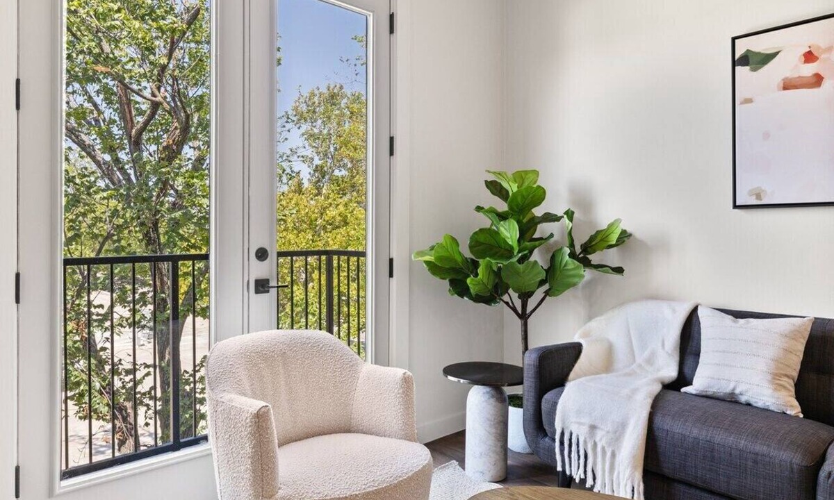 Fort Worth Apartment | Corbin 1305: 1-Bedroom Modern Columbia Suite