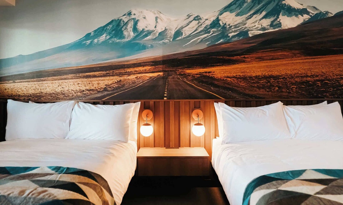 Hale Apartment | Cosmic Highway Hideout | La Vista Motel | 207
