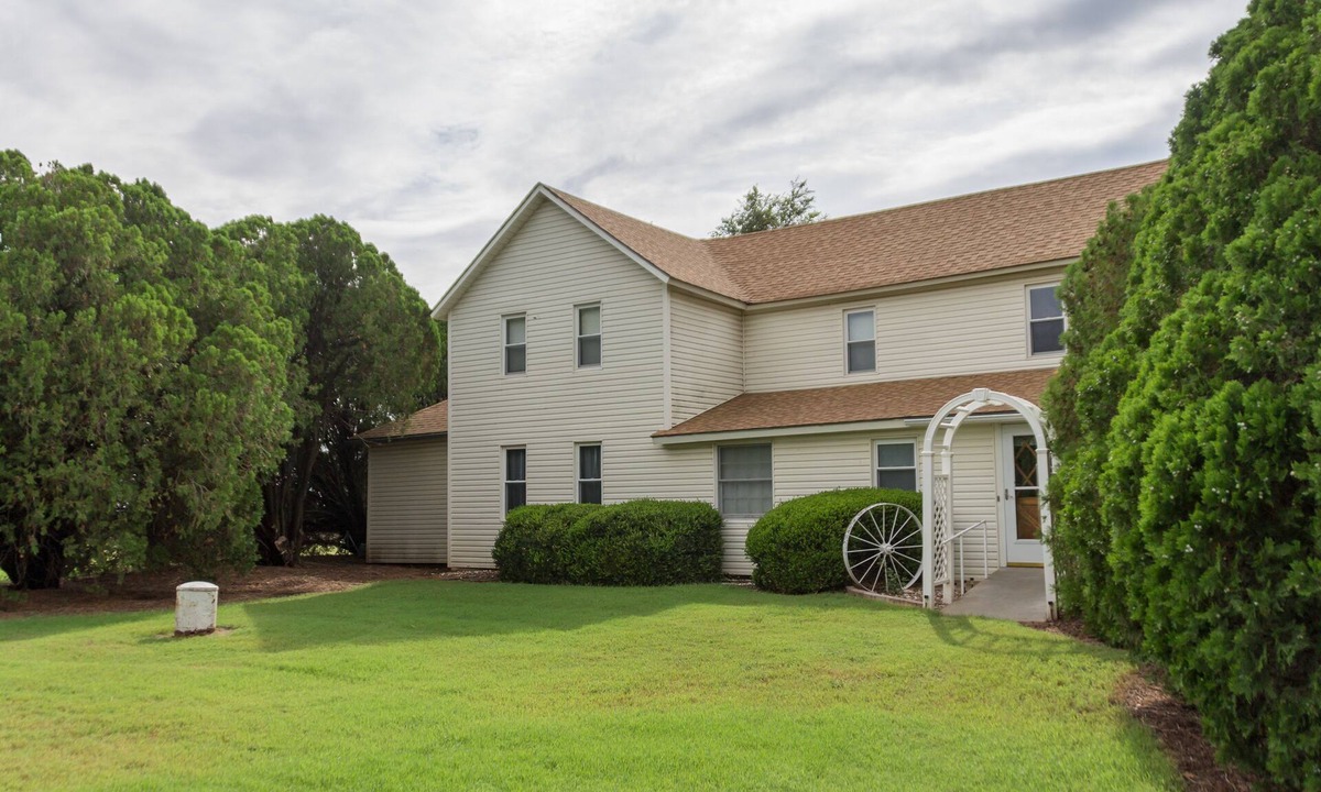 Thomas House | Country Farmhouse, family friendly, beautiful views, gorgeous sunsets