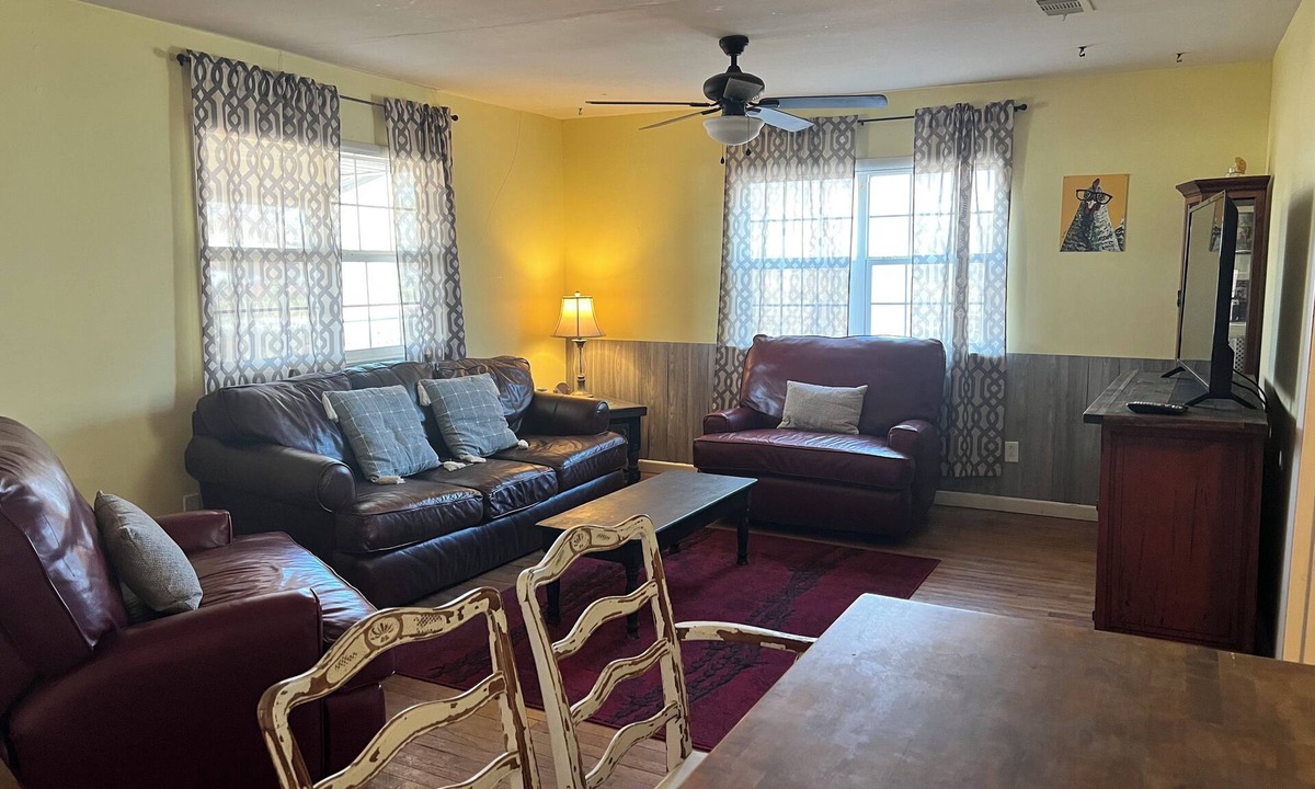 Dublin House | Country get away/horse property just moments from Proctor Lake