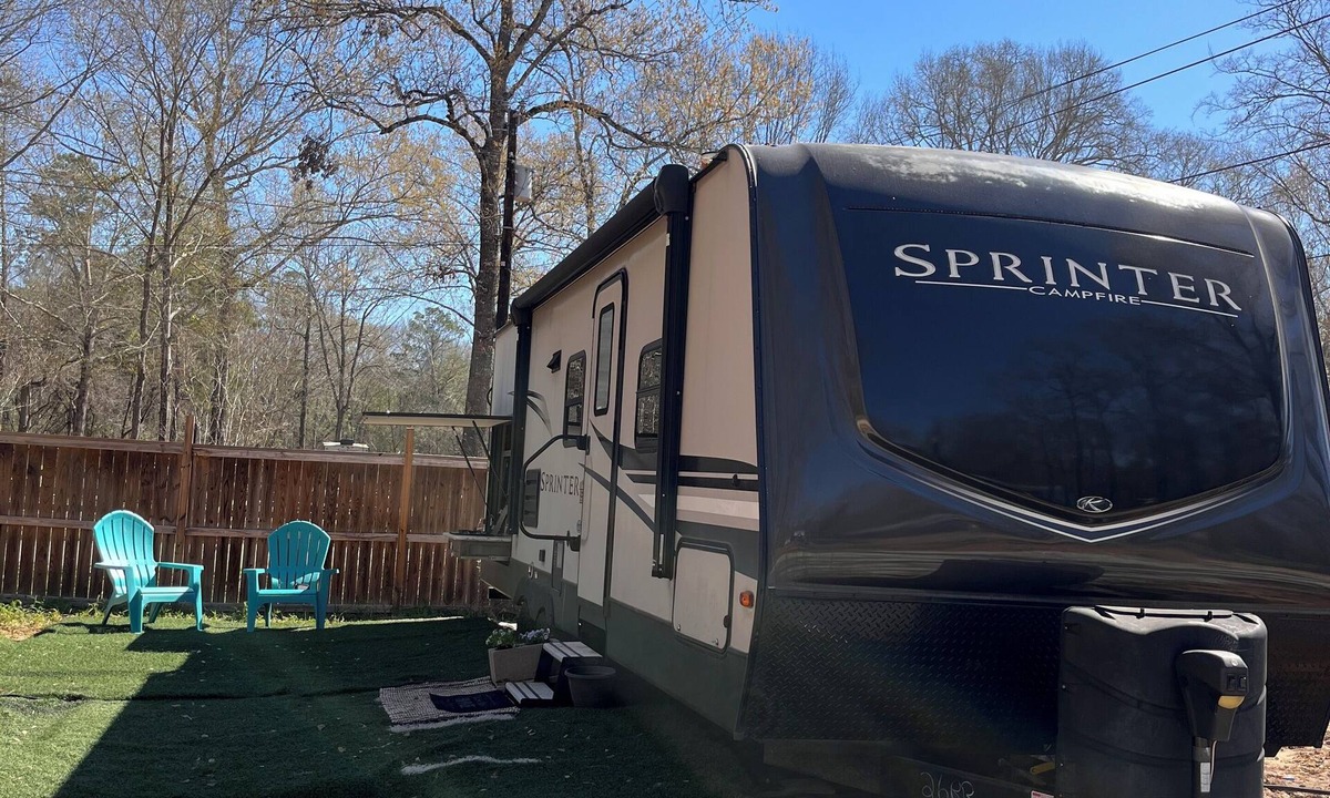 Montgomery House | Country Glamping!