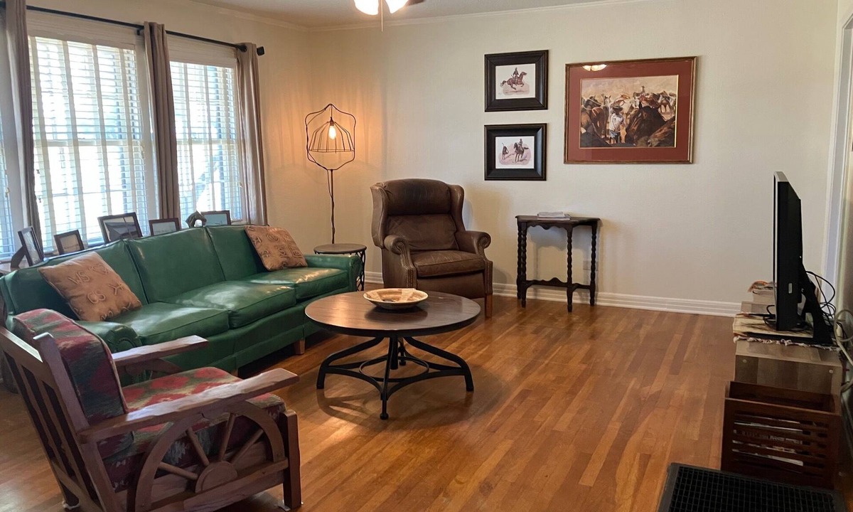 Jacksboro House | Country House-5 mins to Jacksboro.