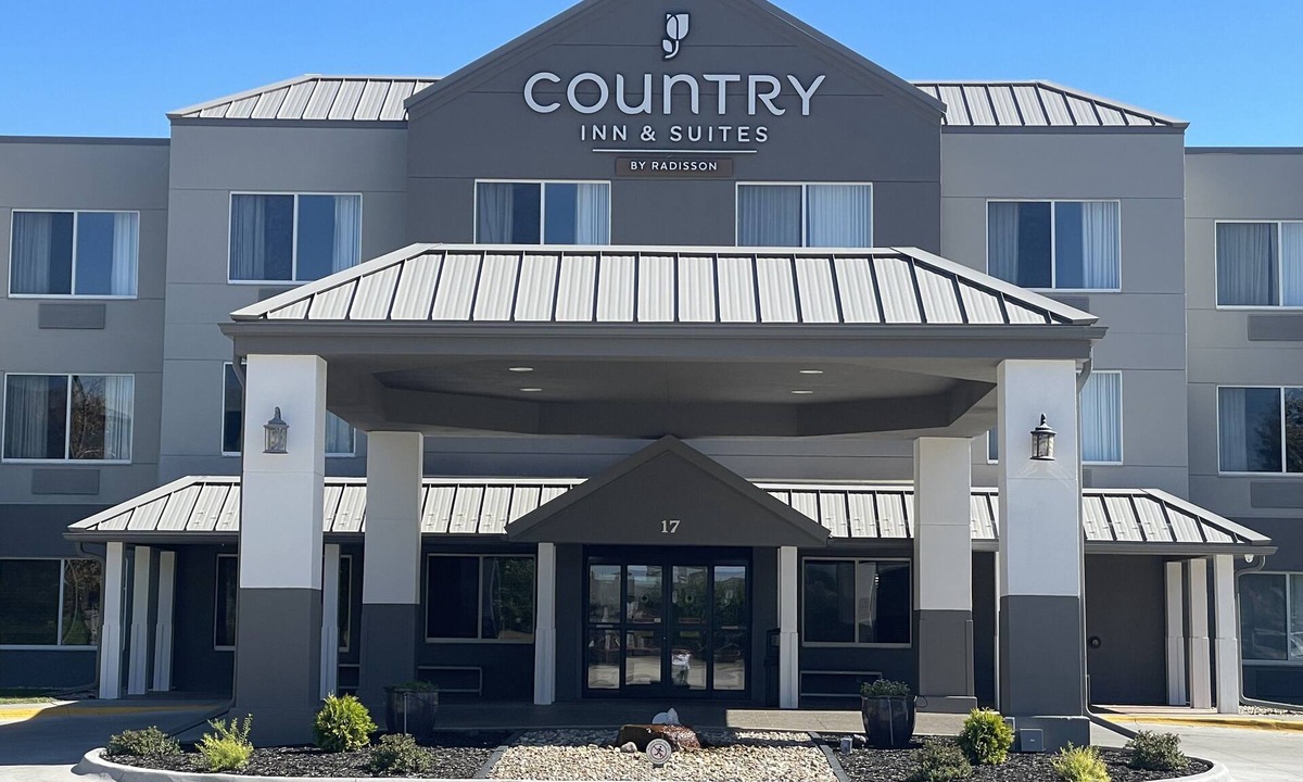 Council Bluffs Hotel | Country Inn & Suites by Radisson, Council Bluffs, IA