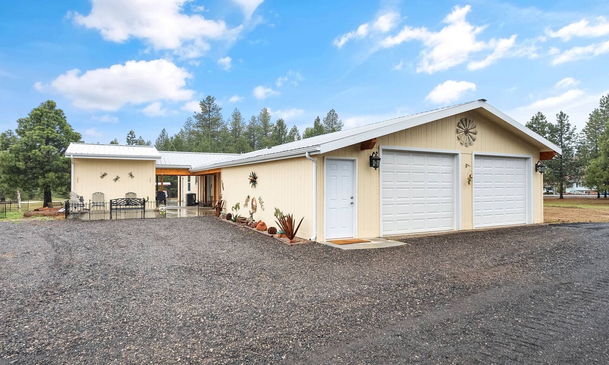 Deer Park House | Country living in a small town at the Redneck Ranch