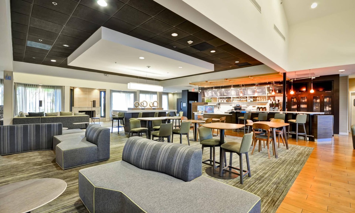 Dallas Design District Hotel | Courtyard by Marriott Dallas Medical/Market Center