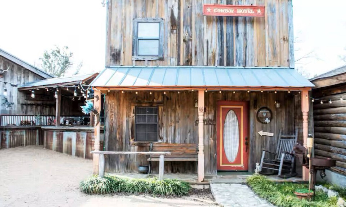 Cleburne Cabin | Cowboy Hotel in Western Town w/Saloon & Firepit!