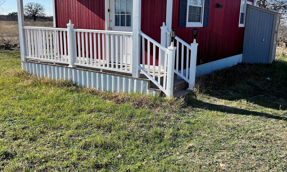 Richland Springs Cabin | Coyote Country Red Cabin 1BR/1BA on a tall hill - Setup for Hunters and Hunting