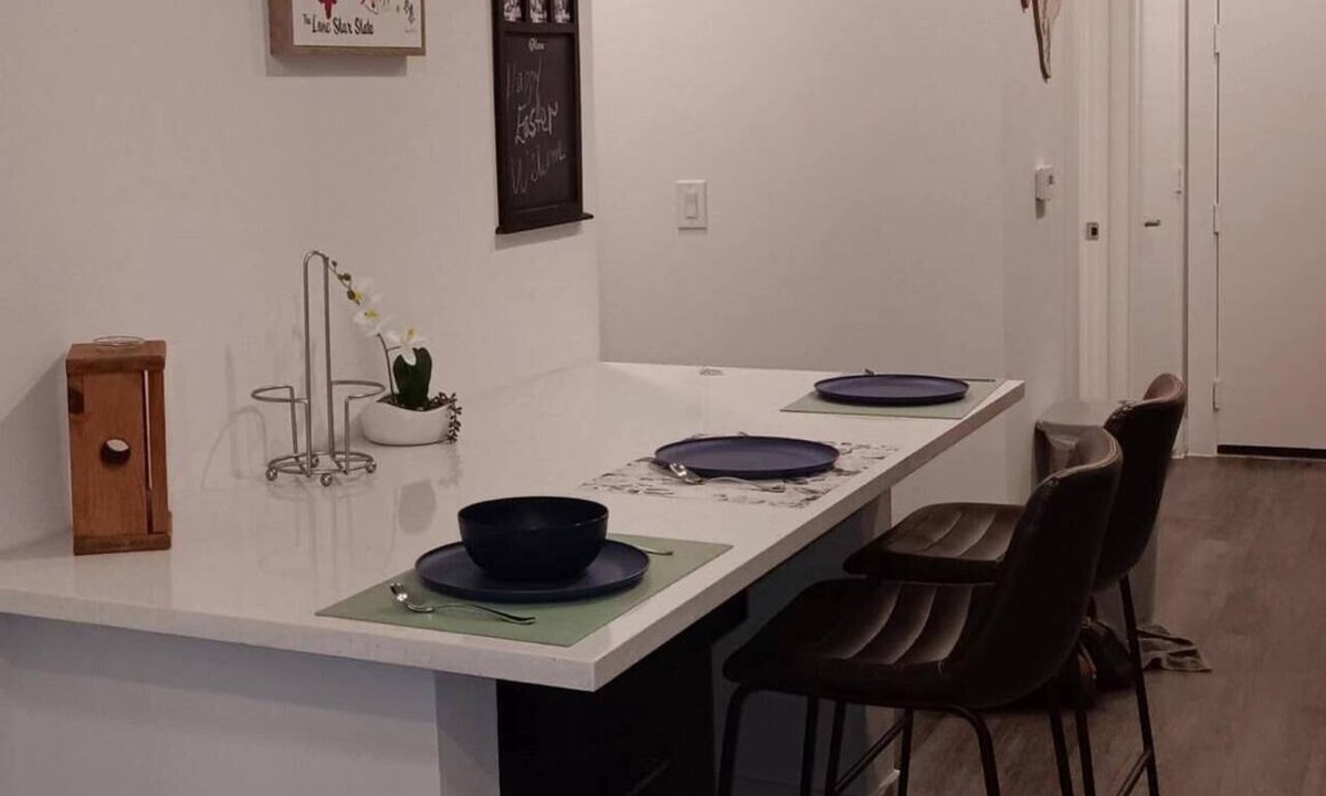 Arsenal Apartment | Cozy 1-bd 1 bth downtown SA near convention center, Riverwalk alamodome pearl