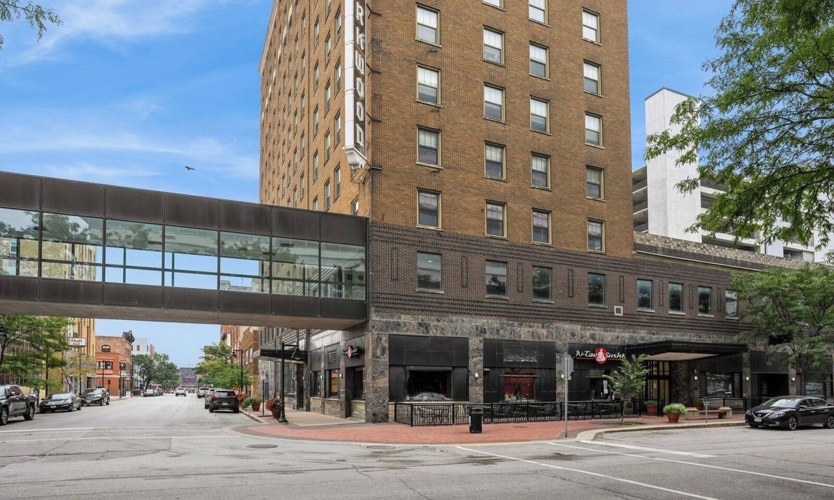 Court Avenue Entertainment District Condo | Cozy 1-bedroom condo in the heart of Des Moines