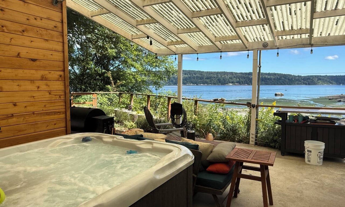 Olalla House | Cozy 1-bedroom Home w/ Hot tub overlooking Colvos Passage