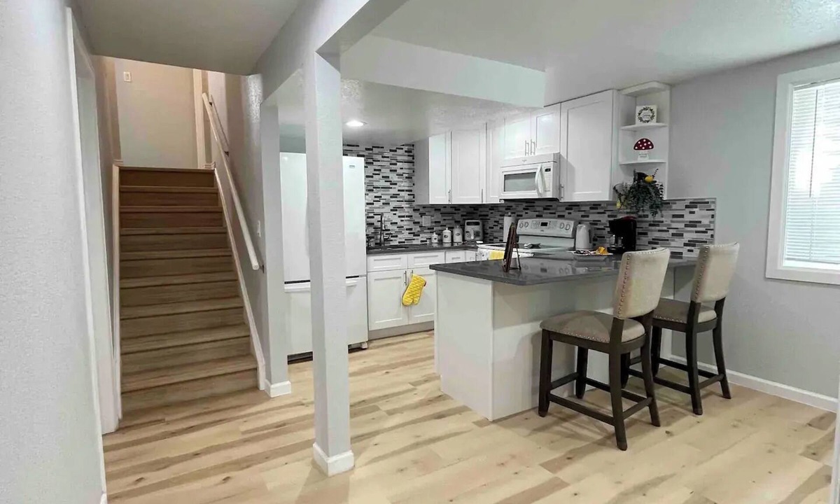 Aurora House | Cozy 1-bedroom mas in enjoyable Aurora with AC, WiFi
