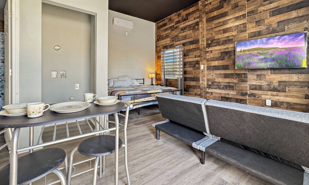 Biggs Field Apartment | Cozy 1-bedroom studio in lovely El Paso Location! Close to sprouts and I10