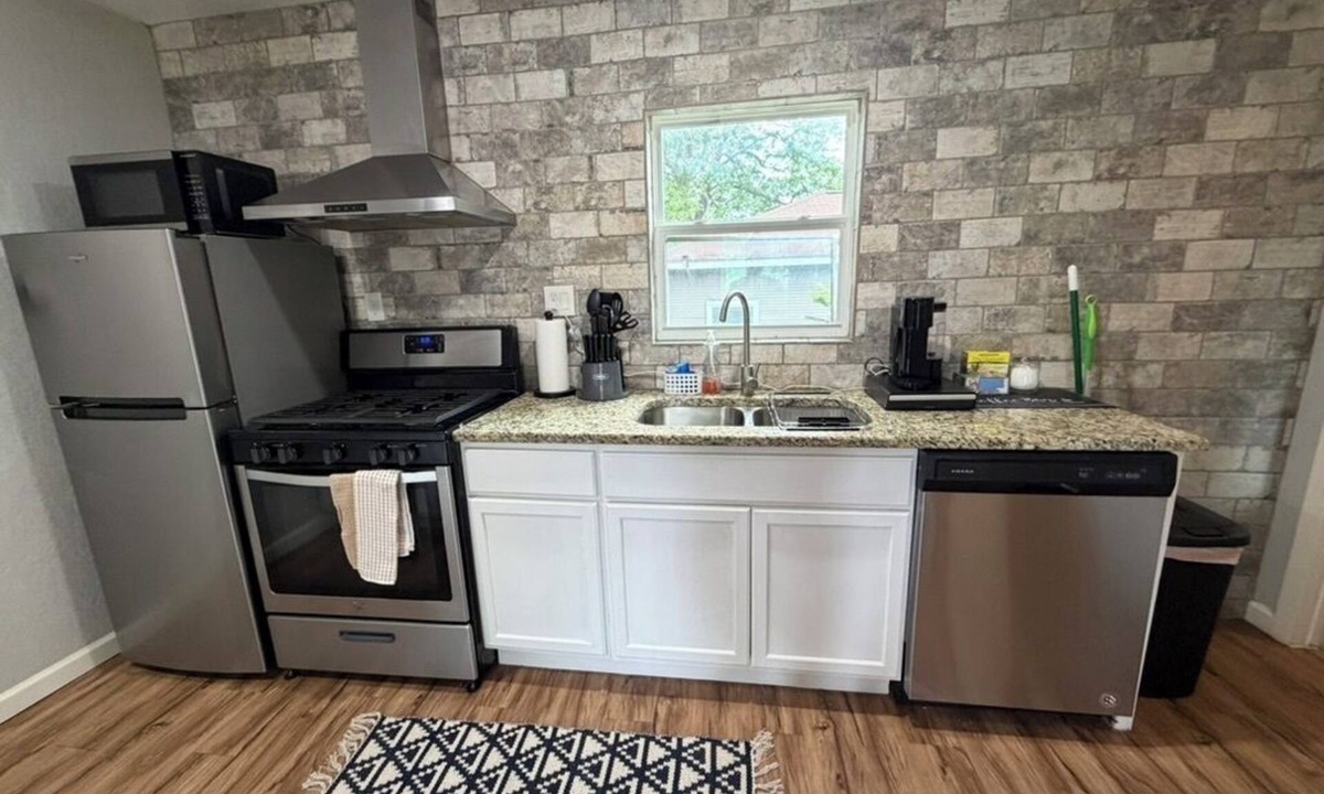 Mahncke Park Apartment | Cozy 1BR Studio! DT-FtSam-UIW- Trin-PEARL-BAMC-SAT