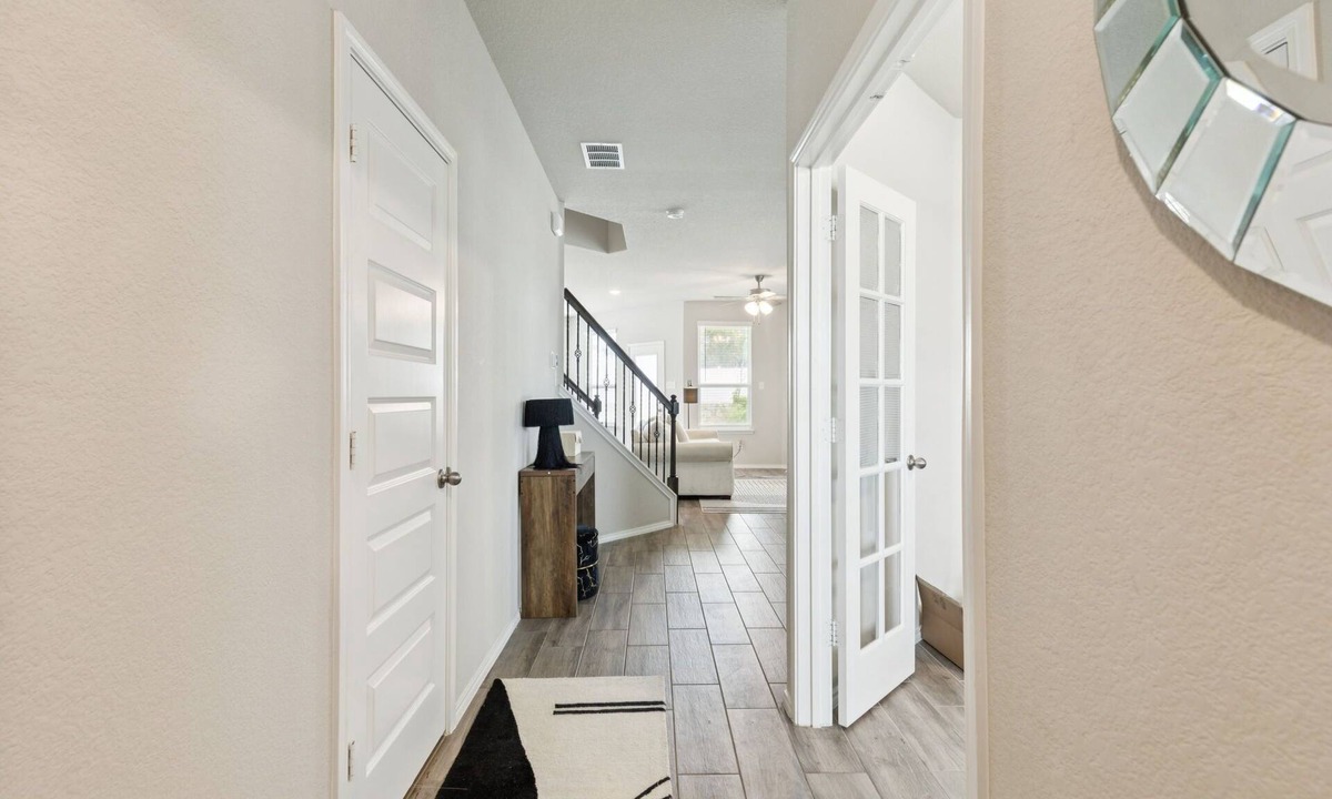 Lincoln Park House | Cozy 2-bedroom house for long term stay