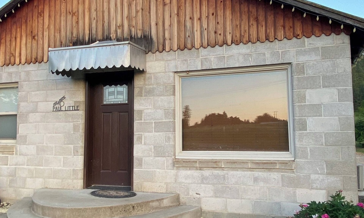 Hunters Cabin | Cozy 2-bedroom cabin in amazing Hunters with cool AC