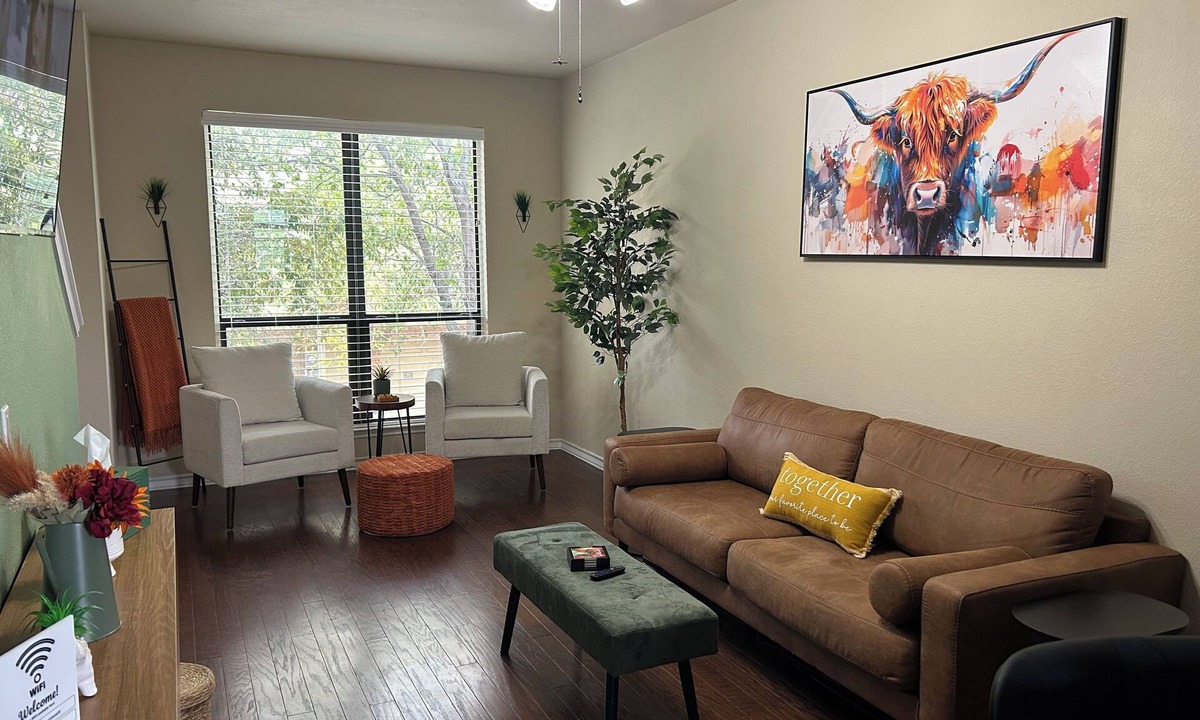 Central Arlington House | Cozy 2-bedroom townhome near UTA, Cowboys Stadium, Globe Life Field