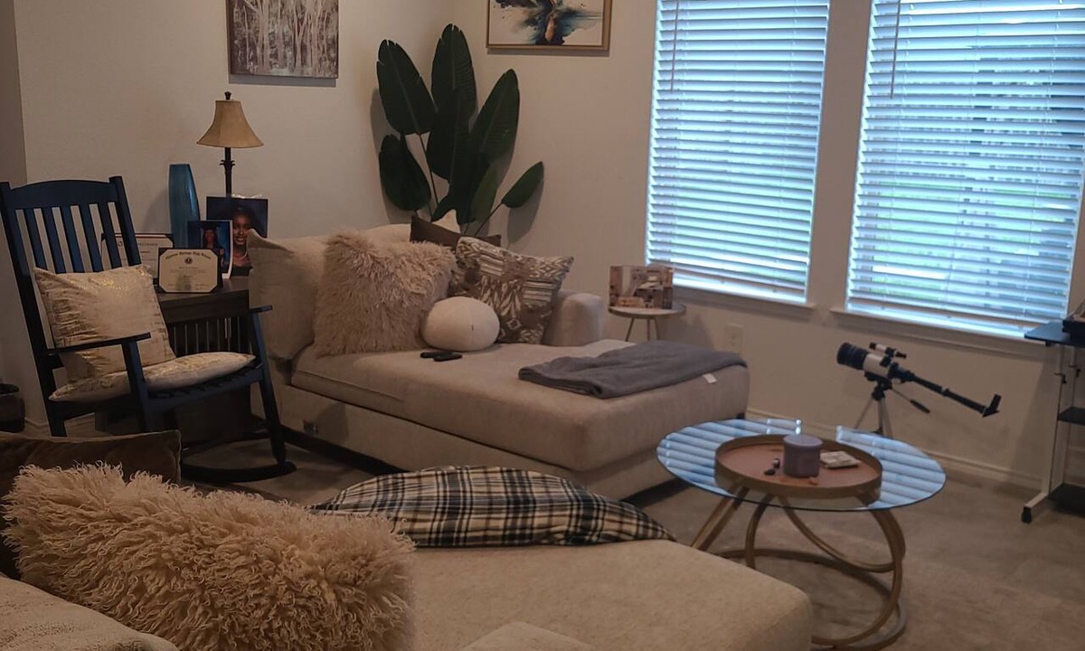 Hockley Bed & Breakfast | Cozy 3-bedroom bed & breakfast in nice Hockley with AC
