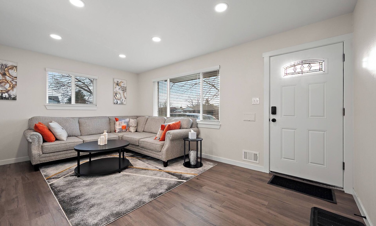 Northglenn House | Cozy 3-bedroom House 15 min from Denver Downtown in Quiet Northglenn.