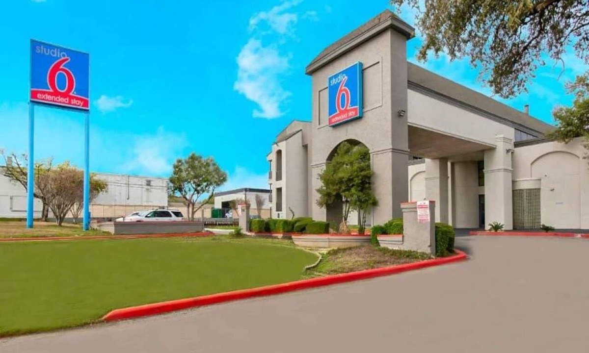 North San Antonio - SAT Hotel | Cozy ADA King Bed|Pool|Free parking