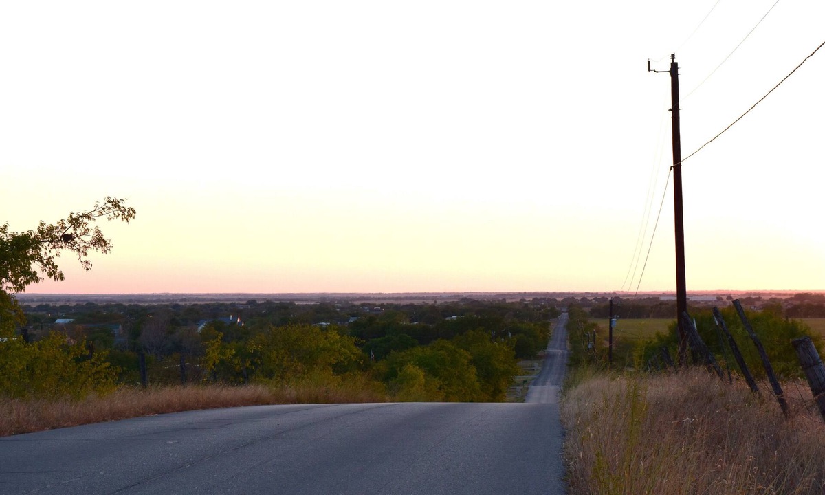 Ponder House | Cozy and peaceful small town guesthouse in quiet neighborhood close to Denton!