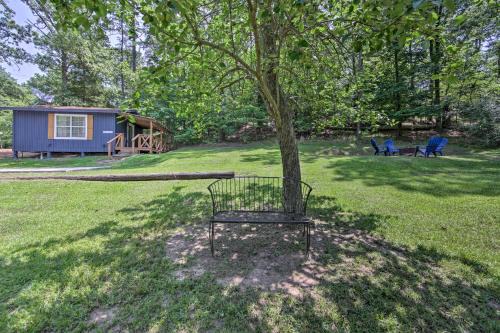 Avinger Apartment | Cozy Avinger Cabin w/Fire Pit & Deck