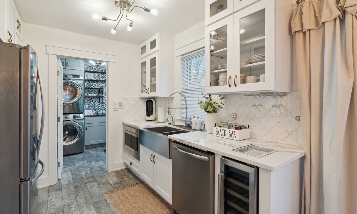 Drayton Plains House | Cozy Birmingham Chalet: Walk to Town, 3BR, Office, Clean & Modern