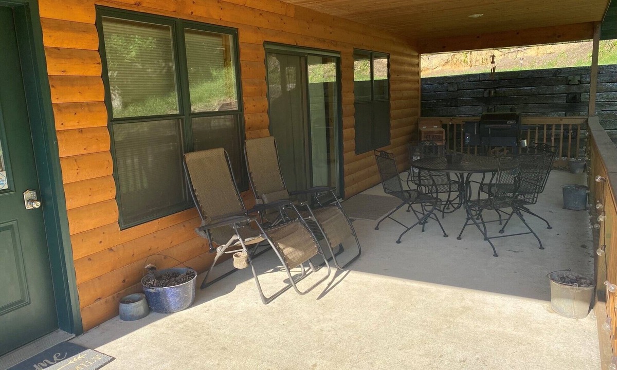 Crofton Cabin | Cozy Cabin get away - walking distant to beach