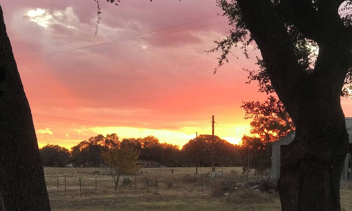 Yancey Cabin | Cozy cabin perfect for a relaxing getaway in the country or visiting family.
