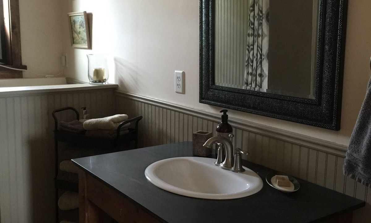 Marathon House | Cozy, Comfortable authentic adobe house with Mountain Views in Big Bend Country!