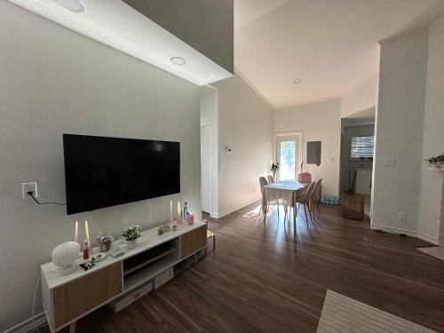 North Arlington Apartment | Cozy Condo Private Room, 10 Mins from AT&T Stadium, Gated, Free Parking, & In-Unit Laundry