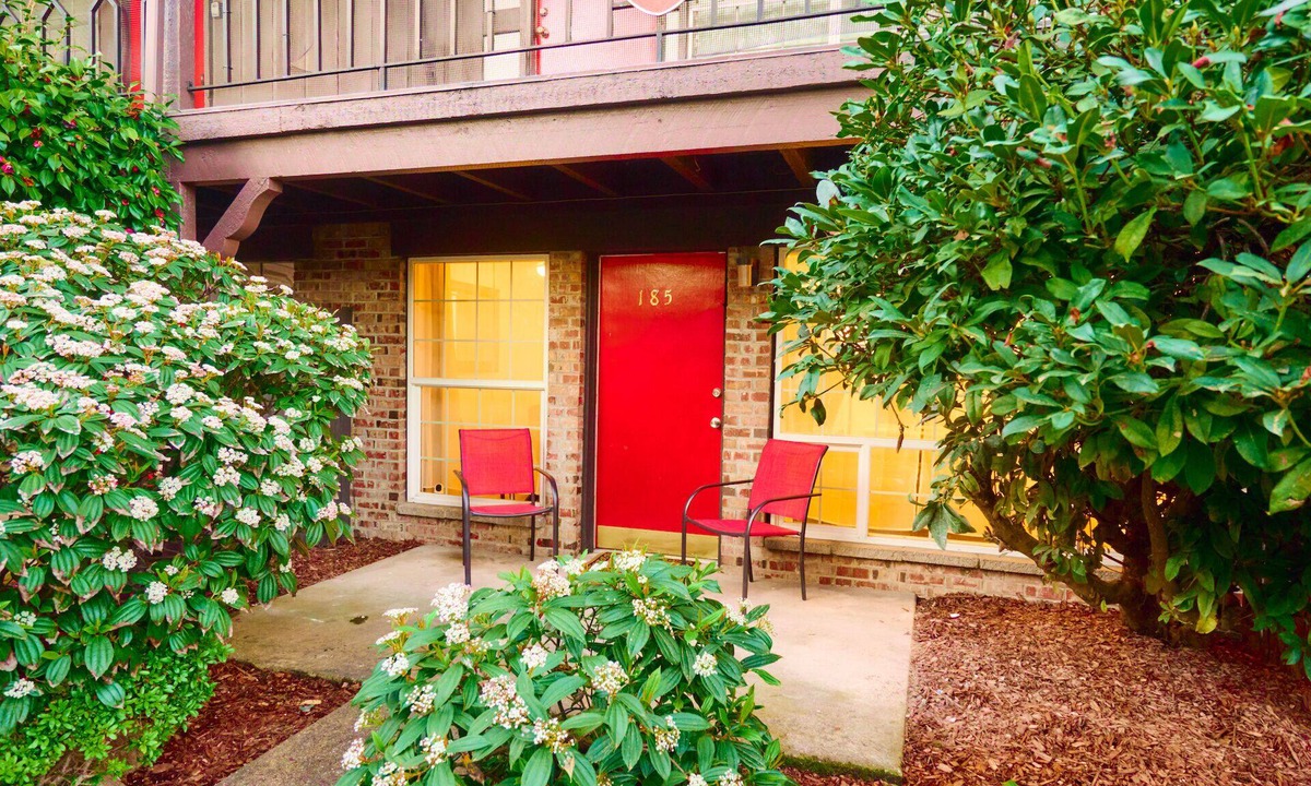 SeaTac Condo | Cozy Condo w/King Bed Near SeaTac Airport