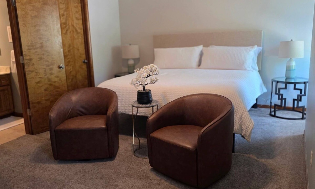 Waldron House | Cozy, convenient, lakeside Townhome close to FIFA activities
