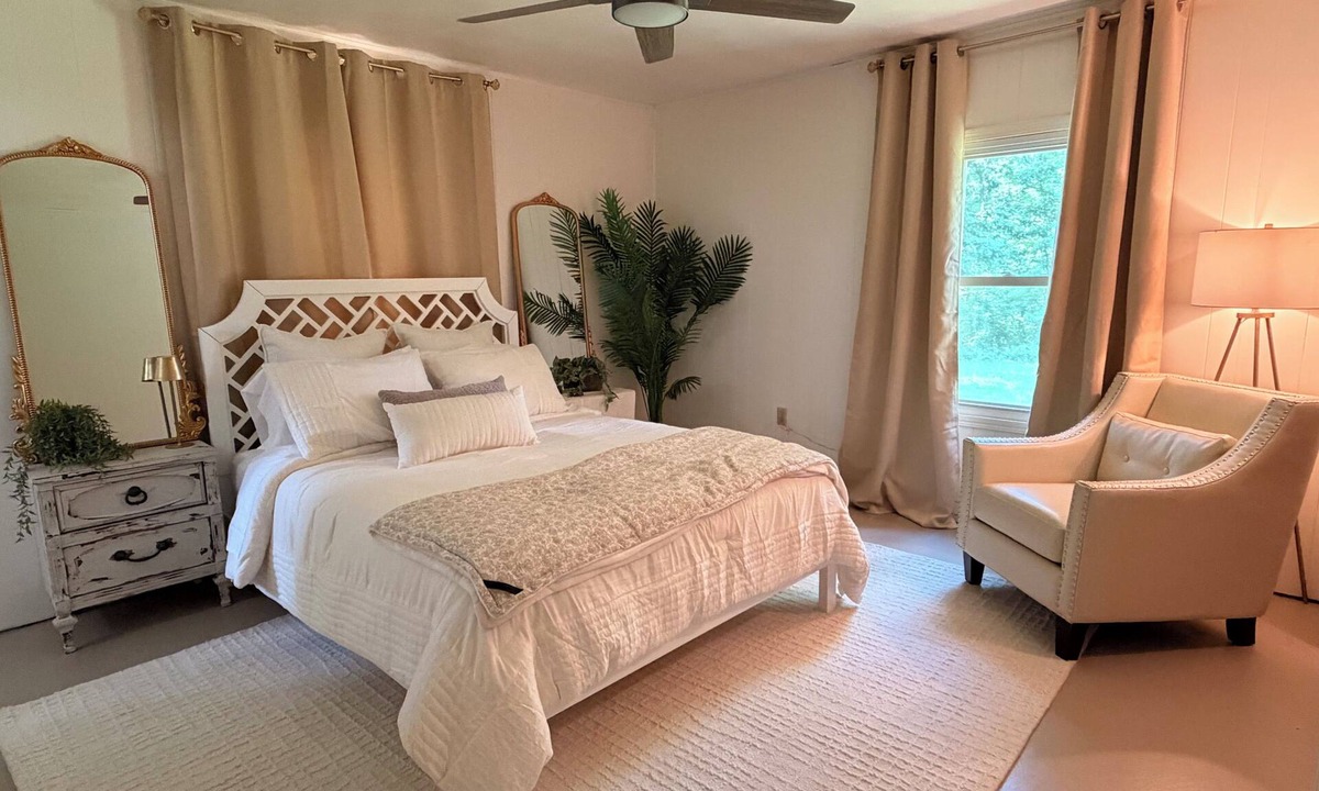 Wright City Cottage | Cozy Cottage on 12 tranquil acres in Wright City, Mo. Minutes to wedding venues!