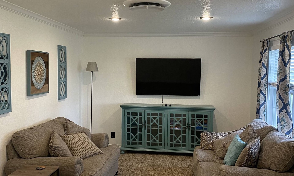 Comanche House | Cozy Country Home 5 min from Proctor Lake and Par Country Club.
