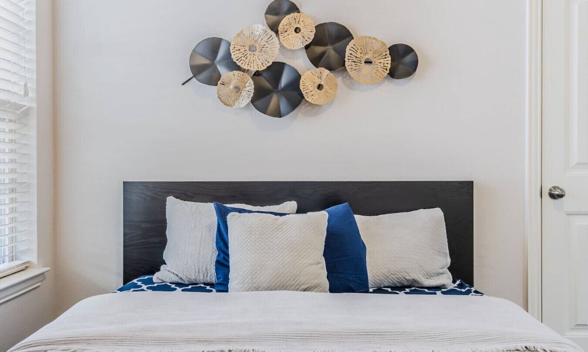 The Colony Apartment | Cozy Home Luxury Corporate Housing