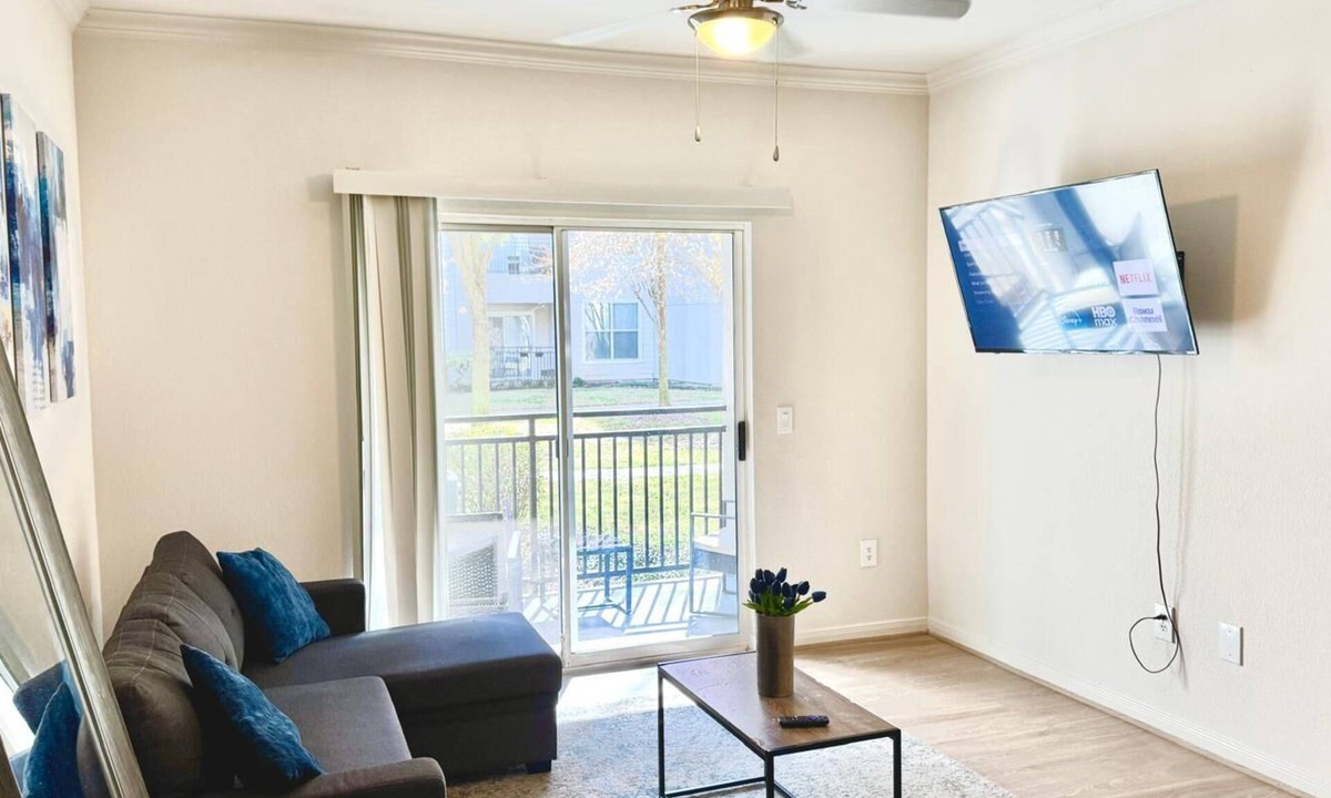 The Woodlands Apartment | Cozy-King Bed Apt in peaceful Spring-Woodlands