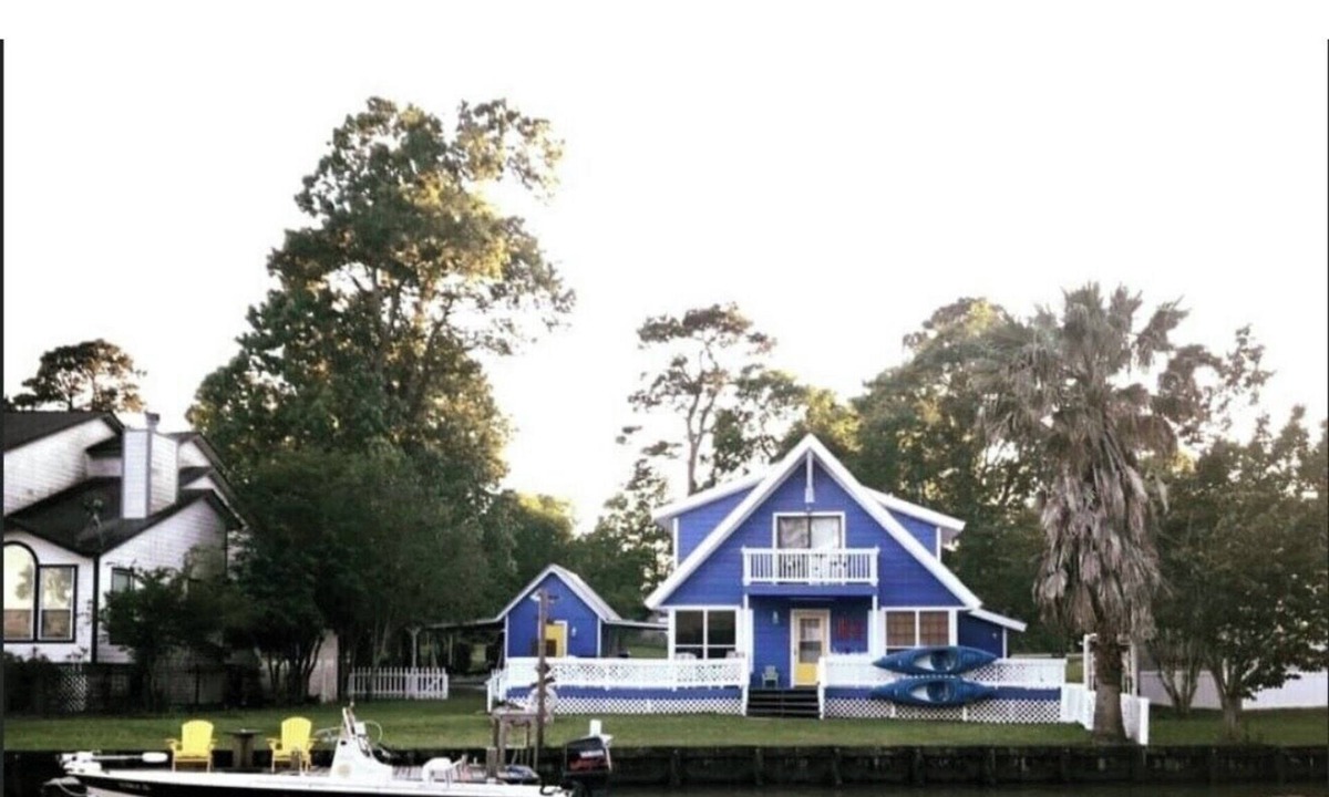 Pointblank Cabin | Cozy Lakefront Getaway On Lake Livingston.