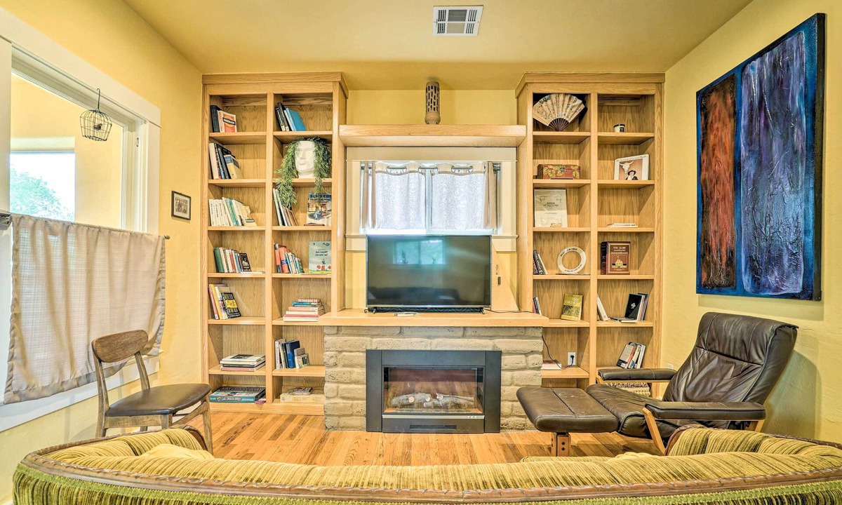 Mesilla Park House | Cozy Las Cruces Gem: Fire Pit, Patio & Views!