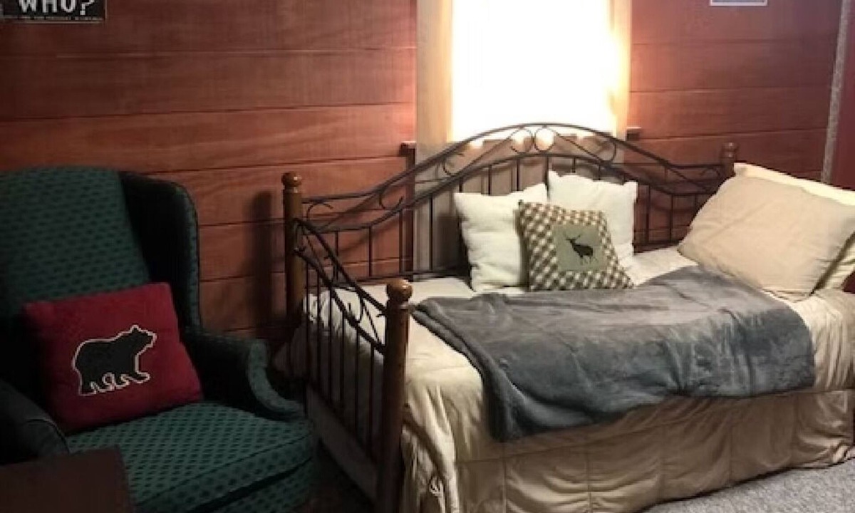 Mayhill Cabin | Cozy Mountain Cabin with Hot Tub: A Relaxing New Mexico Getaway for Three