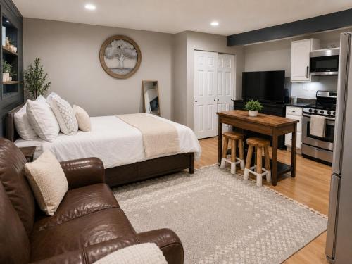 Des Moines House | Cozy Private Studio
