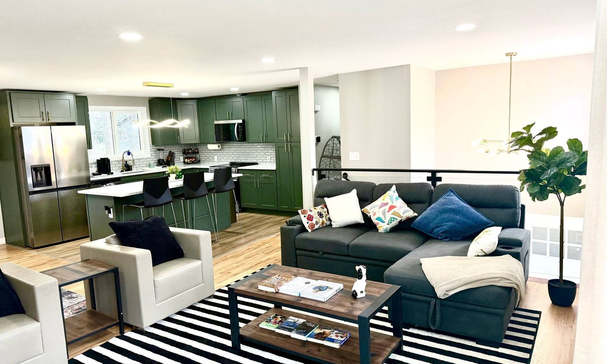 Auburn House | Cozy Spacious Home Near Muckleshoot, Pet Friendly